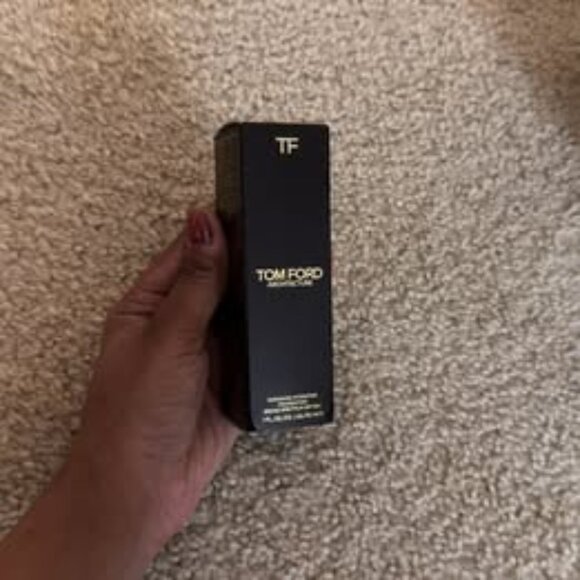 Architecture Radiance Hydrating Foundation Broad Spectrum SPF 50+ - Picture 1 of 4